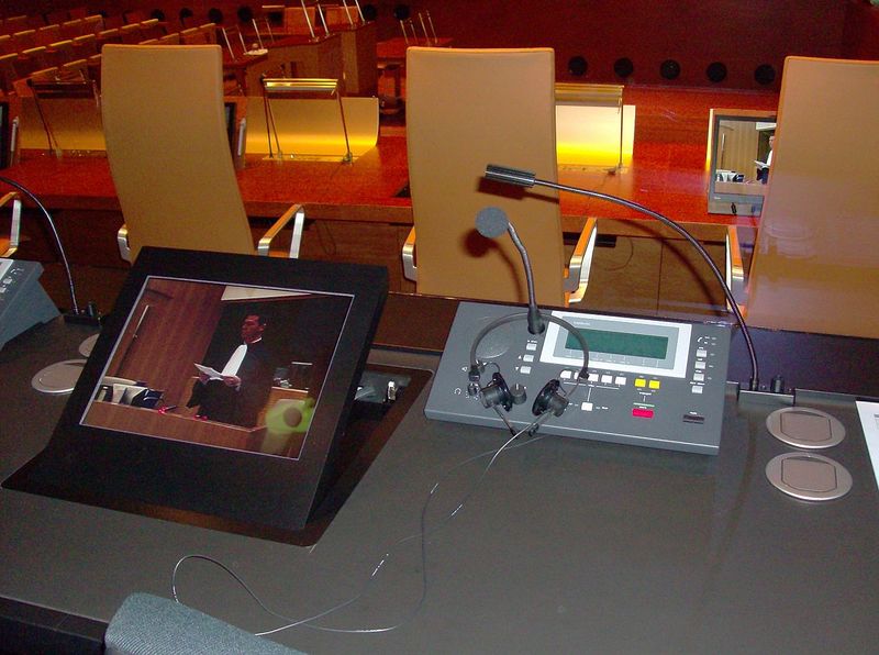 Файл:Simultaneous Interpretation System 1280px.jpg